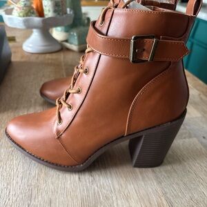 Shoe Dazzle Tan Lace Up Boots